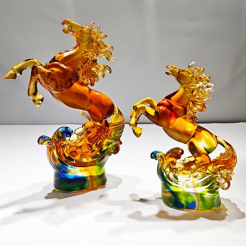 琉璃骏马，祥瑞永驻——古法琉璃生肖马摆件的艺术与收藏价值